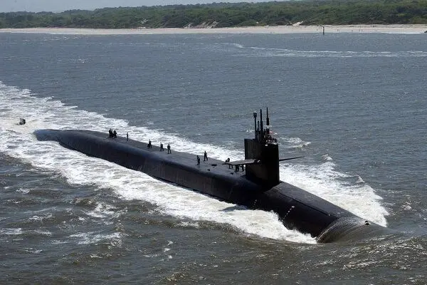 آمریکا یک زیردریایی هسته‌ای به آب‌های خاورمیانه اعزام کرد