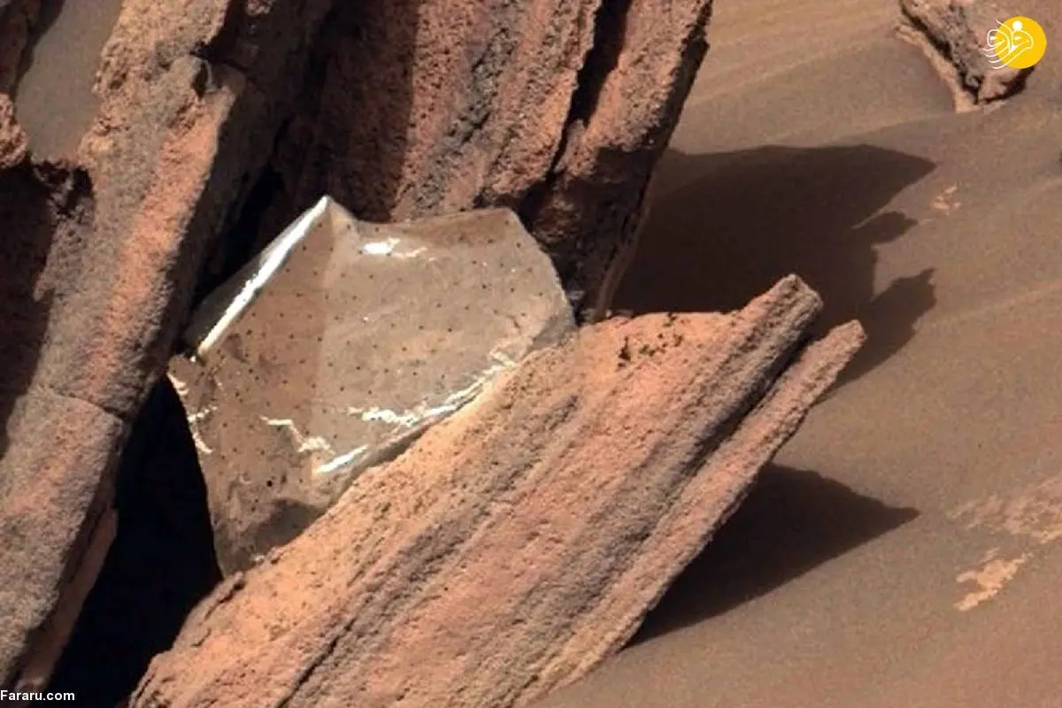 کشف یک شیء فلزی در مریخ! + عکس
