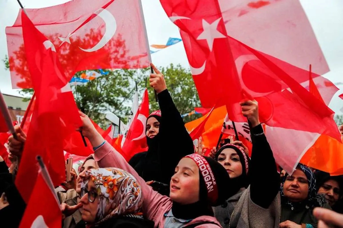 هواداران اردوغان به خیابان‌ها آمدند/ جشن پیروزی در آنکارا و استانبول
