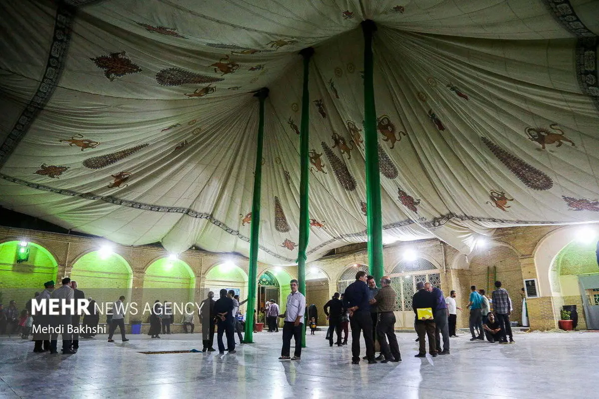 تصاویر | برافراشتن خیمه عزاداری در امامزاده موسی مبرقع
