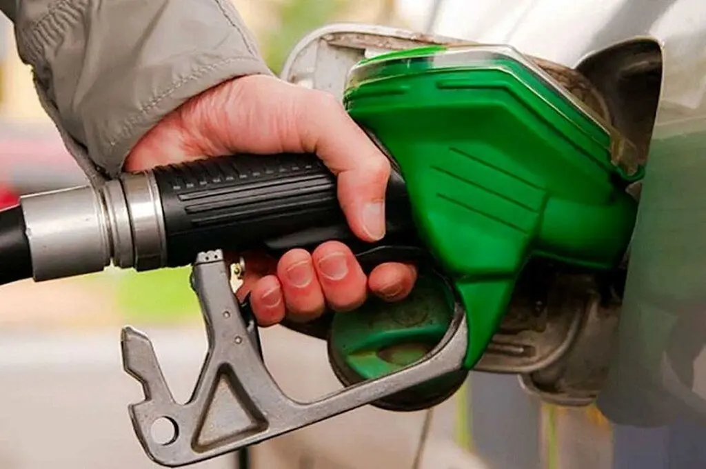 مخالفت مجلس با پرداخت یارانه بنزین به خانوارهای فاقد خودرو

