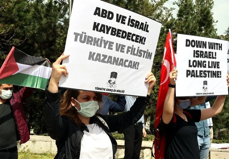  فیلم| تجمع مردم ترکیه مقابل سفارت اسرائیل