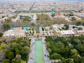 مسافران نوروزی در کاخ چهل ستون اصفهان