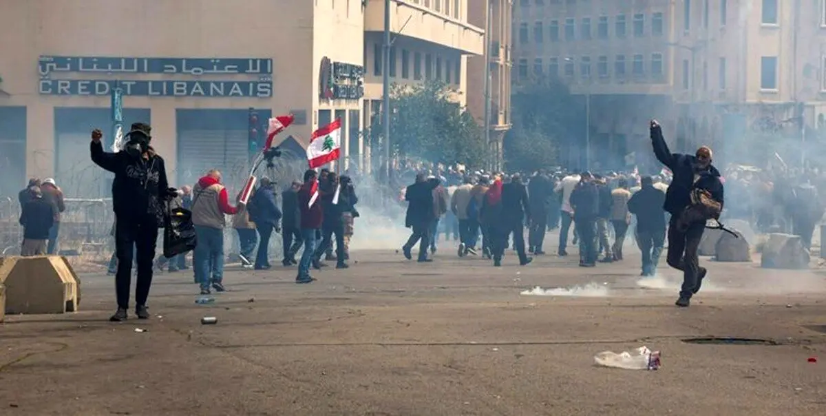 فیلم| درگیری پلیس لبنان و معترضان به اوضاع بد اقتصادی