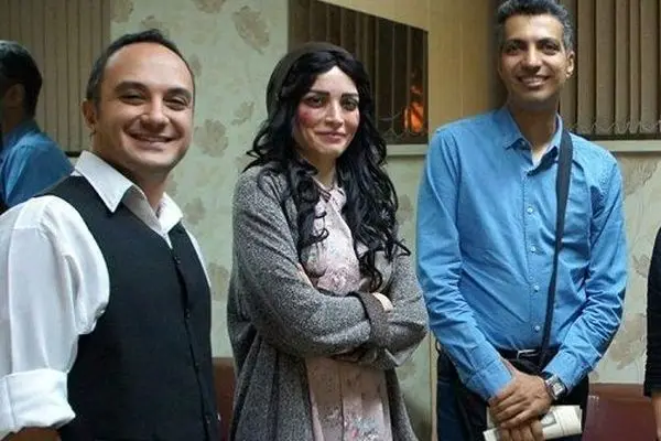 عادل فردوسی پور در کنار خانم بازیگری که کشف حجاب کرد