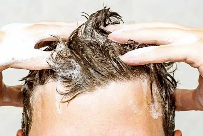 ریزش مو ربطی بع تعداد دفعات حمام کردن دارد؟