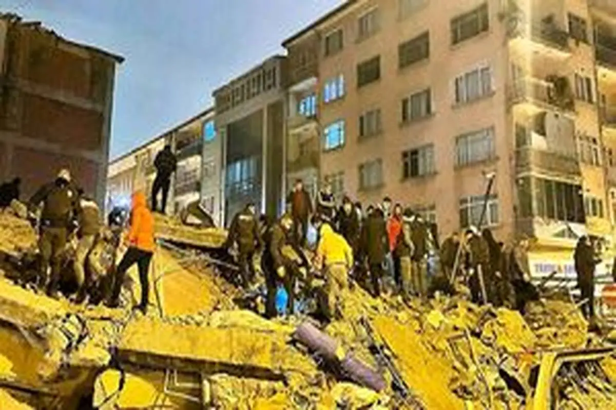 ویدئو| لحظه فرو ریختن یک ساختمان در ترکیه پس از زلزله