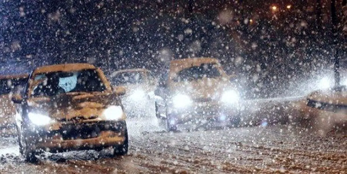 فیلم| ترافیک سنگین و بارش برف در جاده چالوس