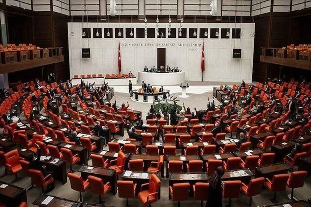 رکورد حضور زنان در پارلمان ترکیه در 100سال اخیر/ تصویر 2 نماینده زن25و27ساله