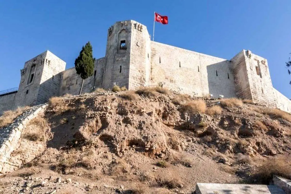 ویدئو/ «قلعه باستانی غازیانتپ» در اثر زلزله نابود شد 