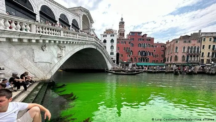 فیلم| آب شهر ونیز ایتالیا سبز رنگ شد!