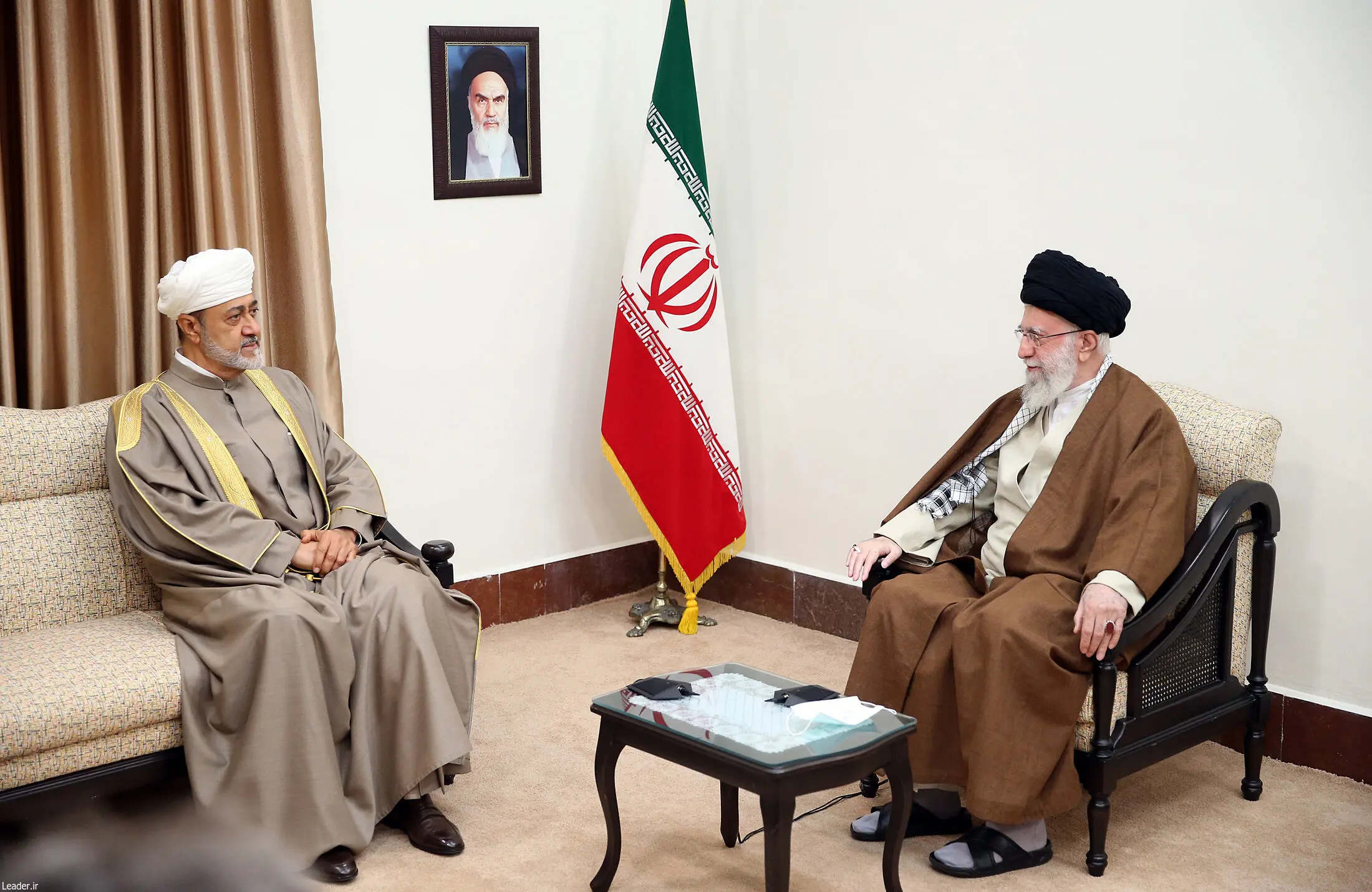 رهبر انقلاب در دیدار سلطان عمان: گسترش روابط ایران و عمان به نفع هر دو کشور است