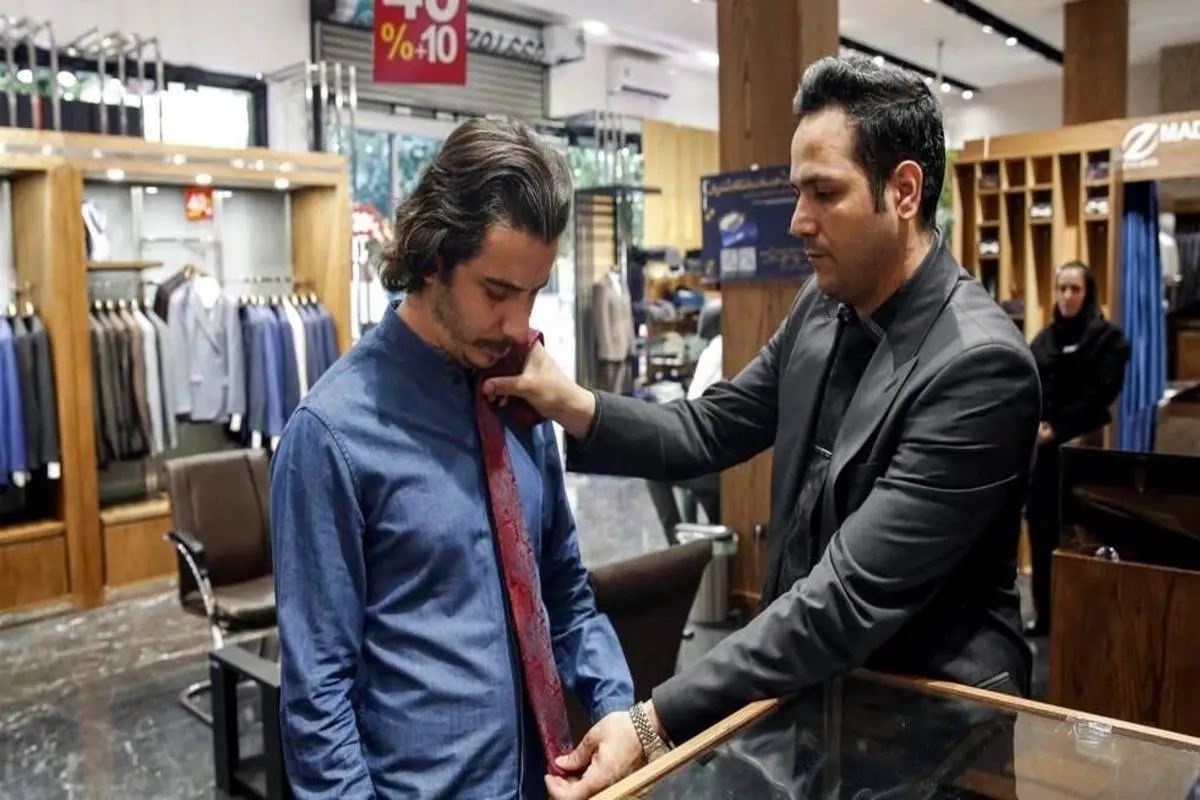 گزارش خبرگزاری فرانسه :کراوات به لباس مردان ایرانی بازگشته است