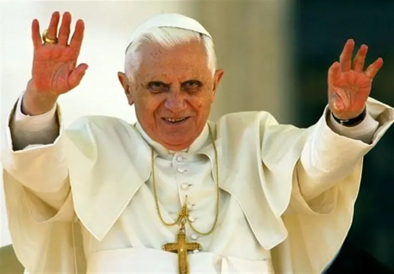 پاپ رفت تا یک پاپ در دنیا بماند