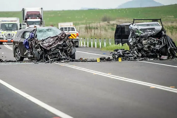 فیلم| تصادف مرگبار چند خودرو به دلیل سبقت غیرمجاز