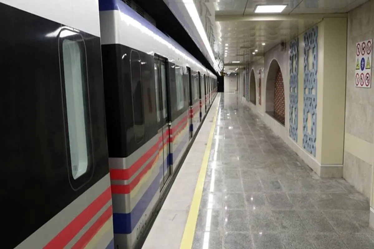 عکس| نصب پرده بین واگن زنان و مردان در مترو تهران