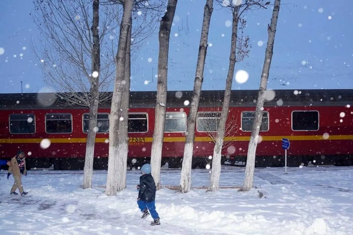قطار تهران - شیراز در برف ماند!