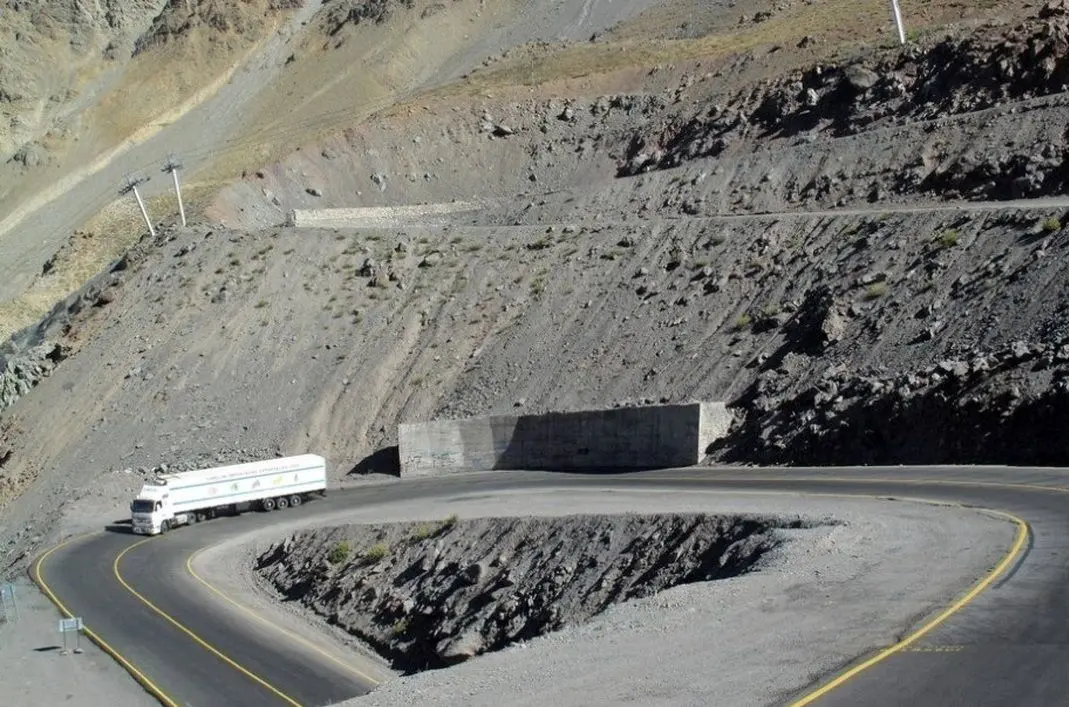 فیلم| جاده‌ای پرپیچ و خم در میان کوه‌های آند