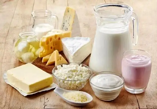 تبعات حذف لبنیات از سبد غذایی/ هزینه درمان ۱۰ برابر یارانه شیر!