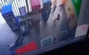 فیلم| لحظه وقوع تیراندازی در فروشگاهی در باکو