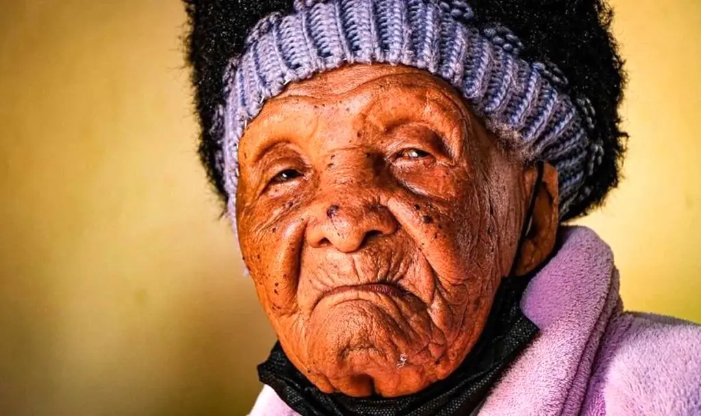 پیرترین زن جهان ۳ قرن مختلف را دید و در ۱۲۸ سالگی درگذشت + عکس