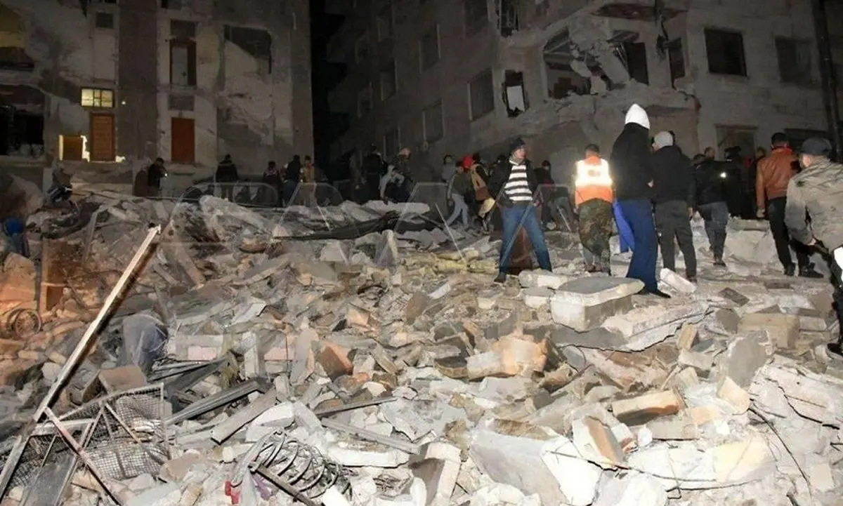 فیلم| لحظه وحشتناک ریزش ساختمان چند طبقه در ترکیه حین تخریب