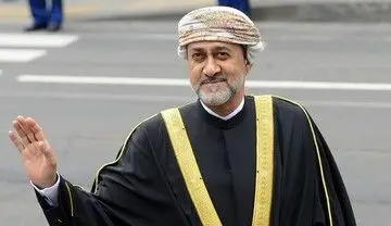 دست‌دادن سلطان عمان با یک خانم در فرودگاه مهرآباد خبرساز شد! +عکس