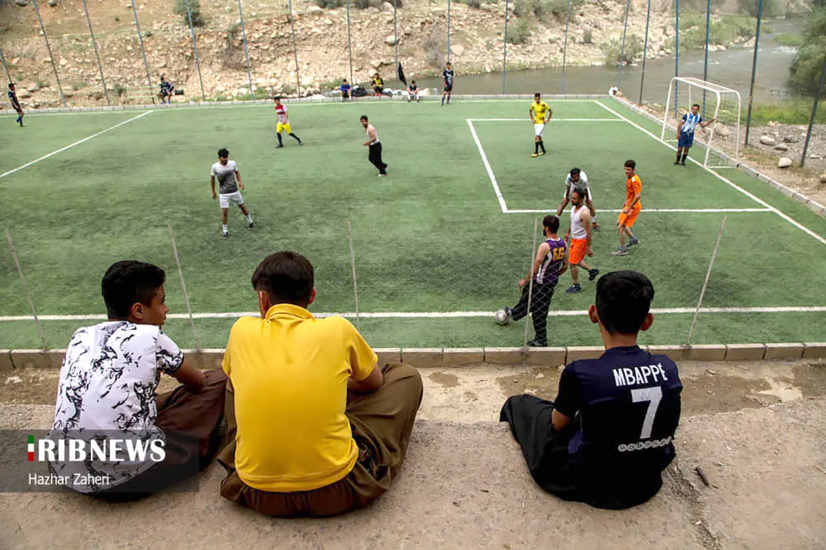 تصاویر| زمین فوتبال در دل کوه‌های زاگرس