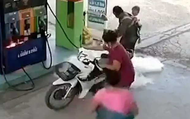 فیلم لحظه آتش گرفتن پمپ بنزین