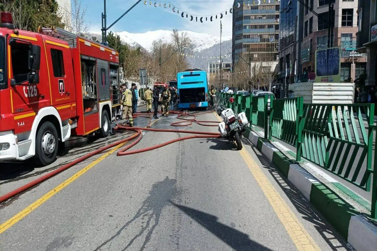 عکس | علت آتش‌سوزی اتوبوس بی‌آرتی در تهران چه بود؟
