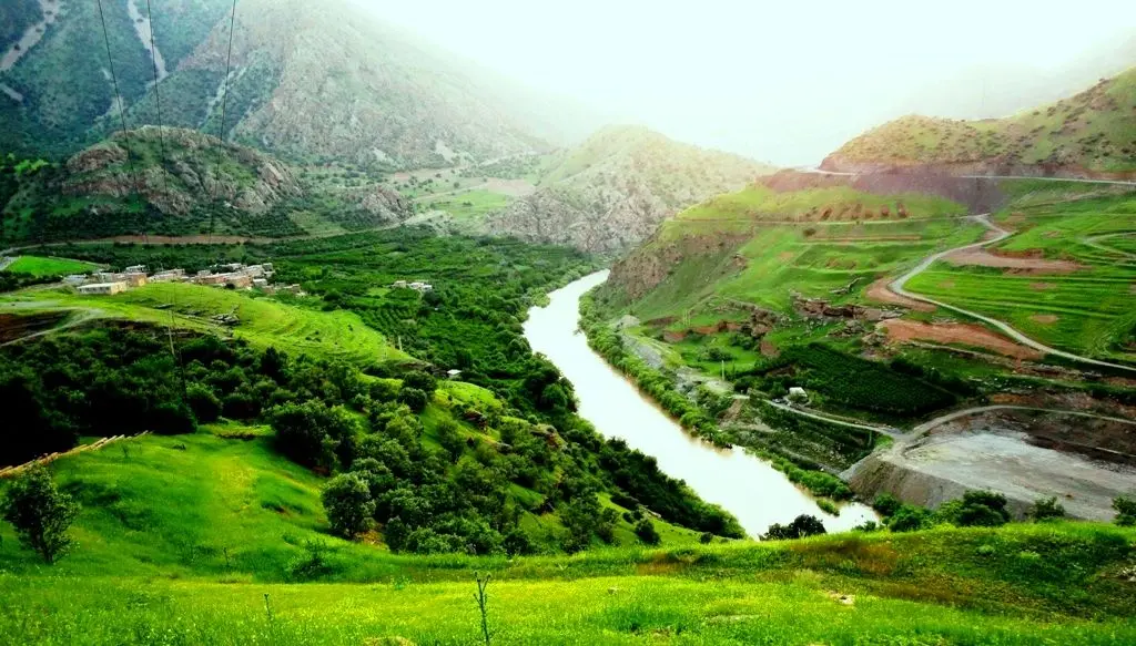آشنایی با کردستان و زیبایی‌هایش؛ از چیدن توت فرنگی تا دیدن قلعه زیویه 