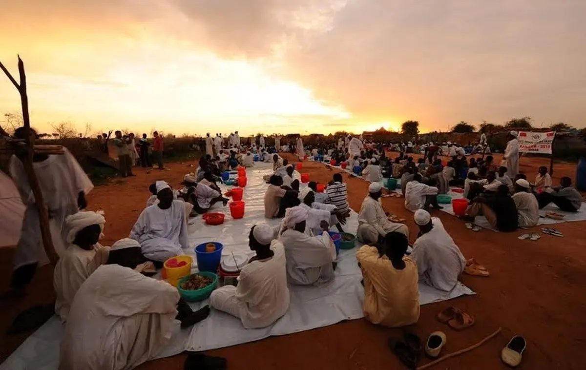 فیلم| دعوت به افطار اجباری روزه داران در سودان!