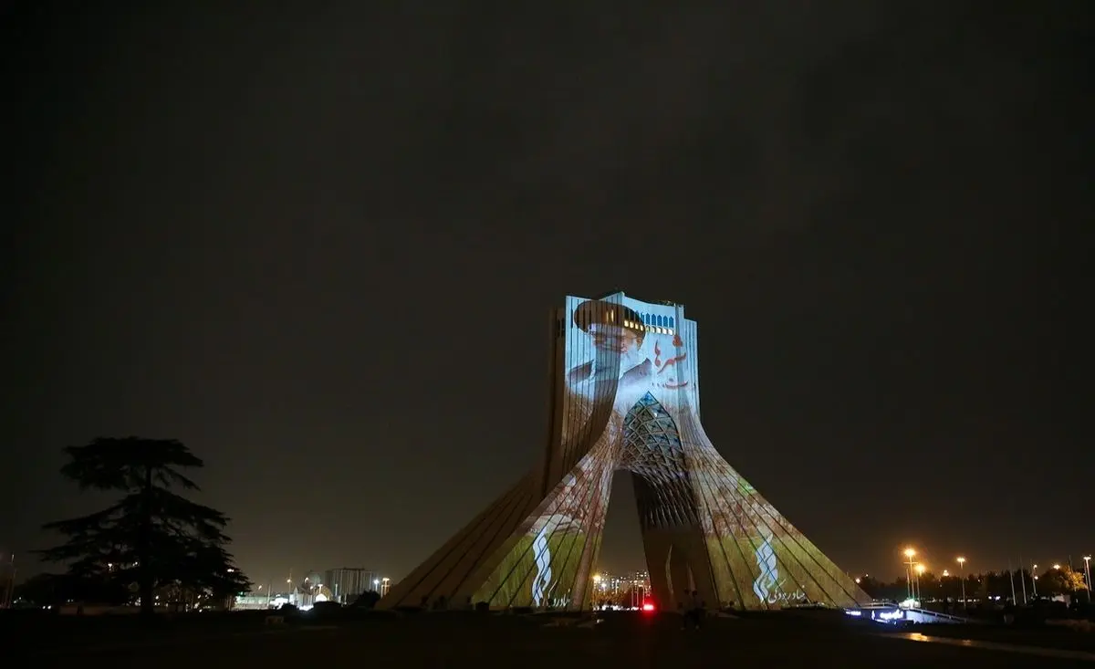 تصاویر| نورپردازی برج آزادی در سالروز آزادسازی خرمشهر