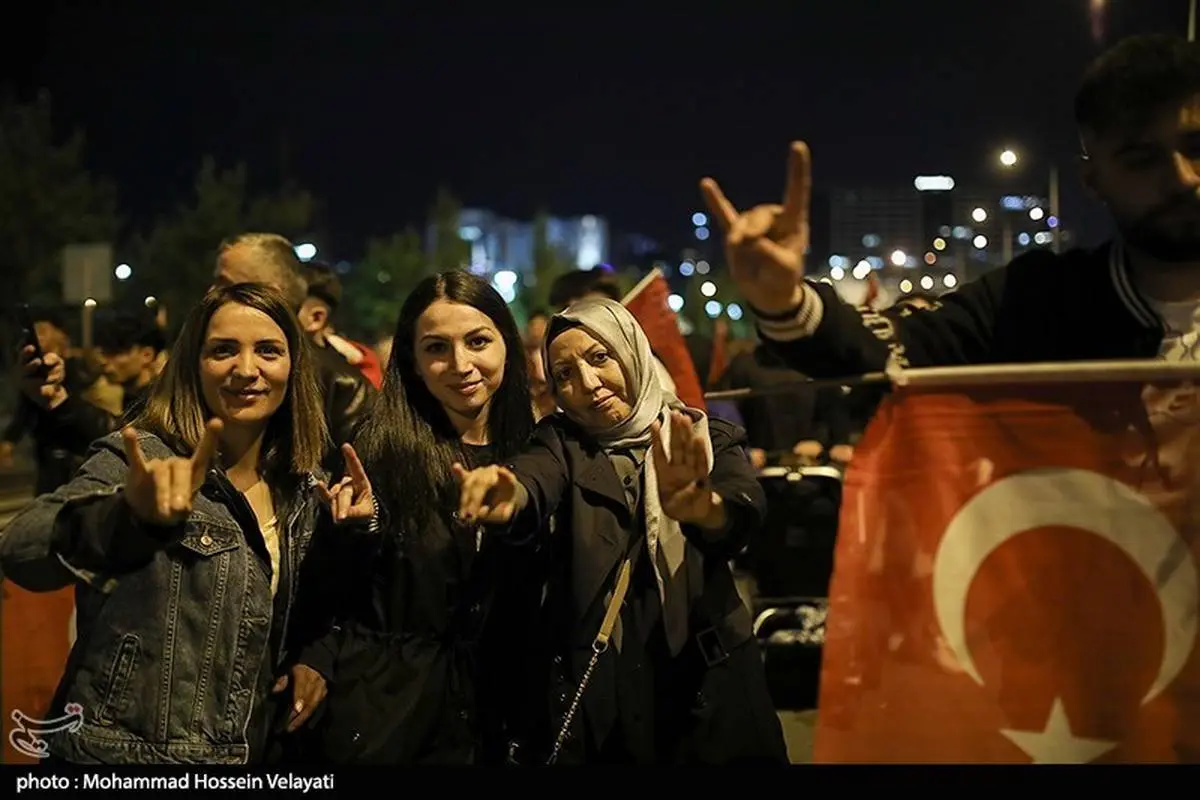 تصاویر| شادی مردم با پیروزی اردوغان در انتخابات ریاست جمهوری ترکیه 