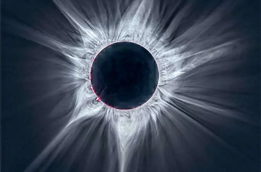 گرفت کلی و تاج خورشیدی عظیم در تصویر روز ناسا