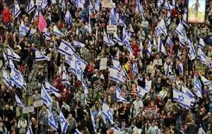 فیلم| تظاهرات صدها هزار صهیونیست علیه نتانیاهو