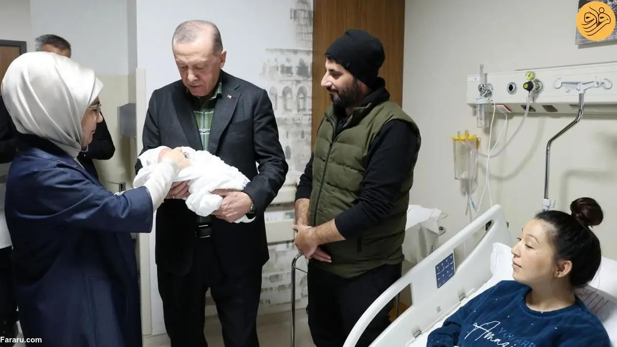 عیادت اردوغان و همسرش از مصدومان زلزله/عکس