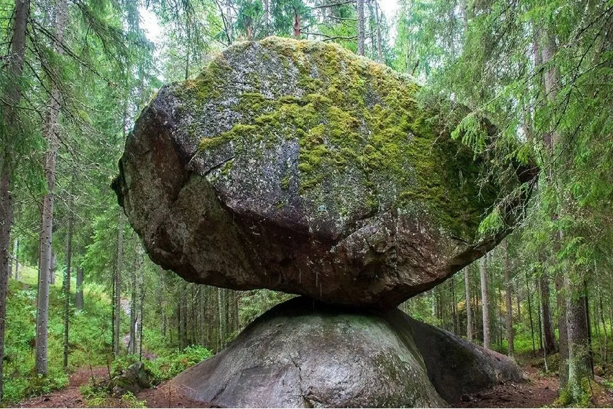 صخره عجیبی که ۱۲ هزار سال است با جاذبه زمین مبارزه می‌کند! + عکس