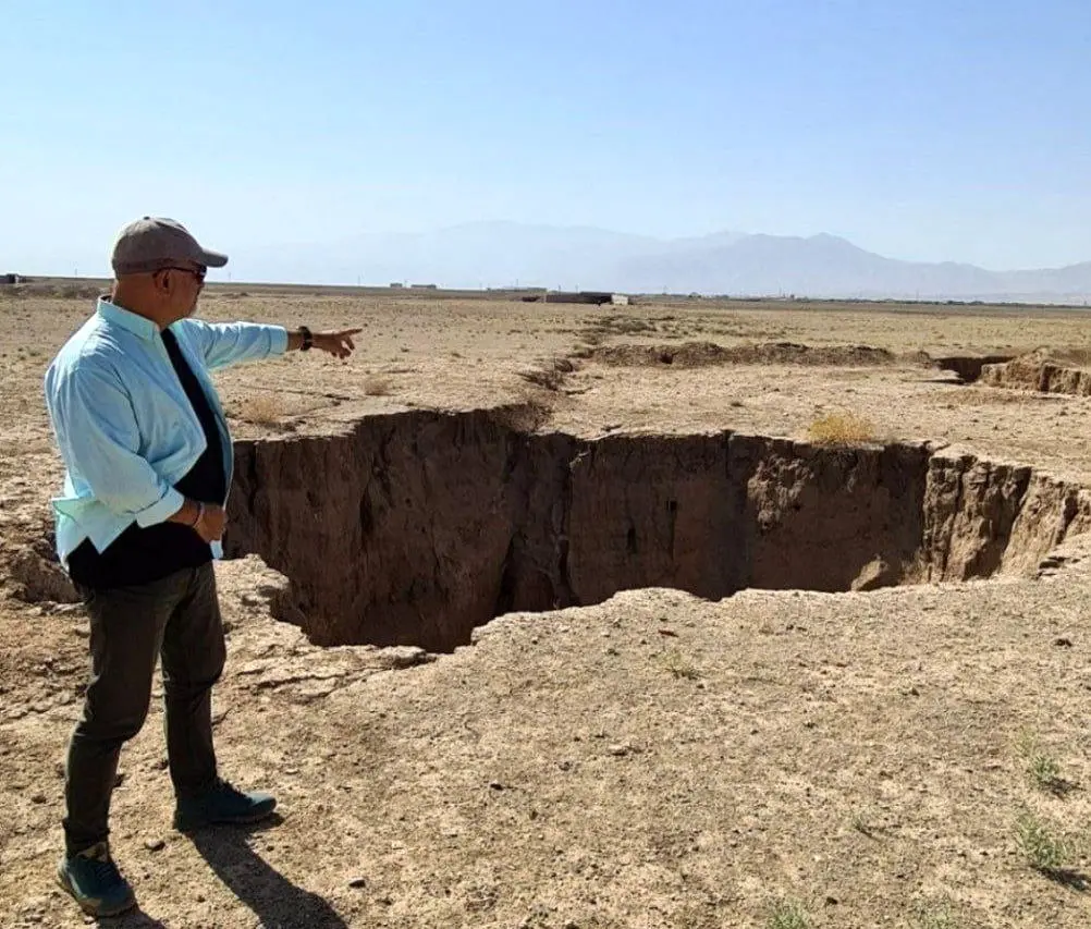 فرونشست‌ زمین یکی از دلایل زلزله‌های پیاپی در ایران است + فیلم
