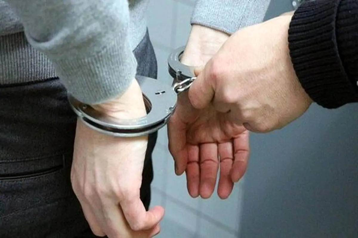 دستگیری موادفروش با 30 بسته شیشه و هروئین