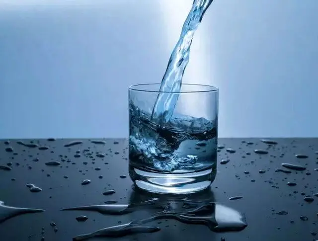 فواید نوشیدن آب از دستگاه تصفیه آب برای سلامتی