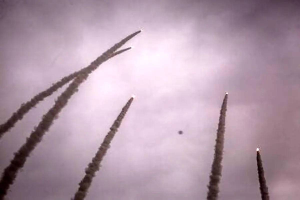 سپاه اعلام کرد: شلیک همزمان ۱۶ فروند موشک بالستیک