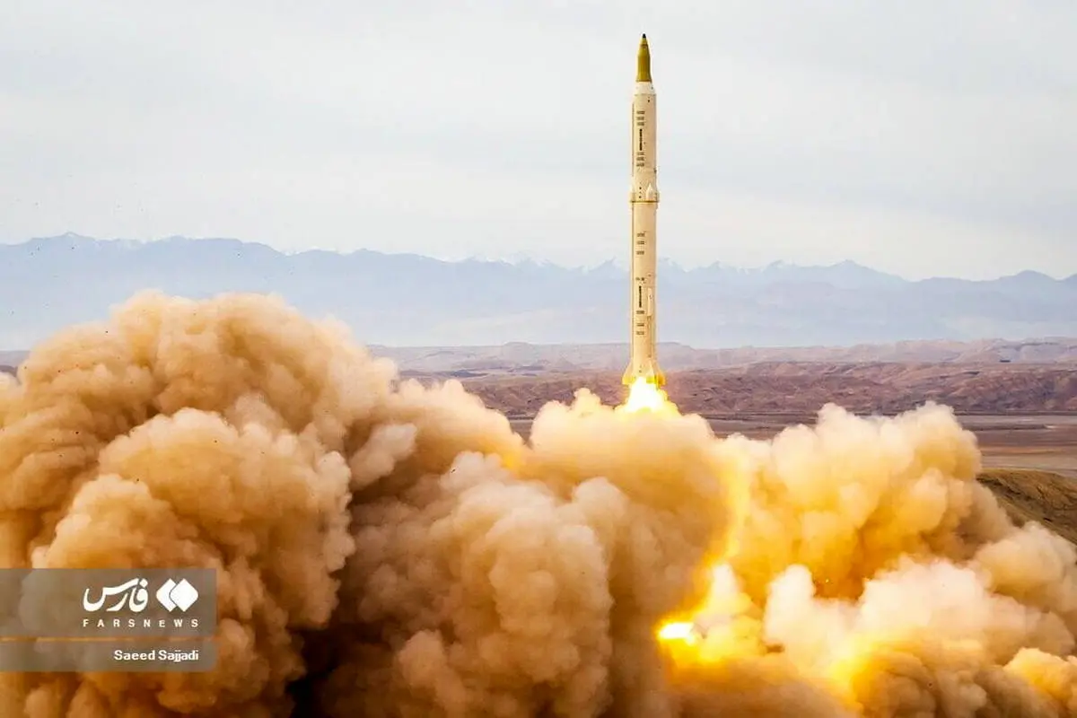 لحظه قدرت‌ نمایی نظامی ایران با موشک‌های بالستیک +عکس
