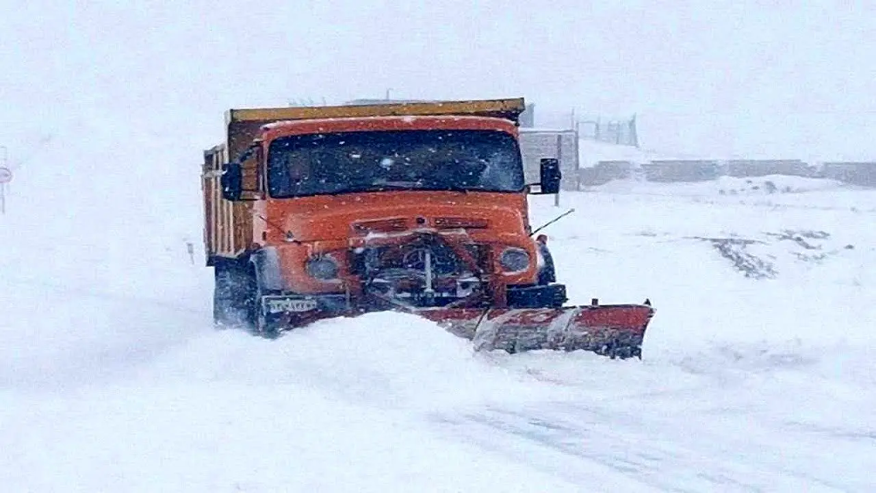 برف راه ۱۳۲ روستا در آذربایجان‌غربی را بست