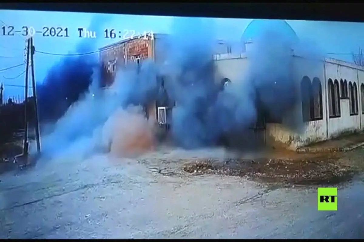 لحظه اصابت راکت به مسجدی در حسکه + ویدئو