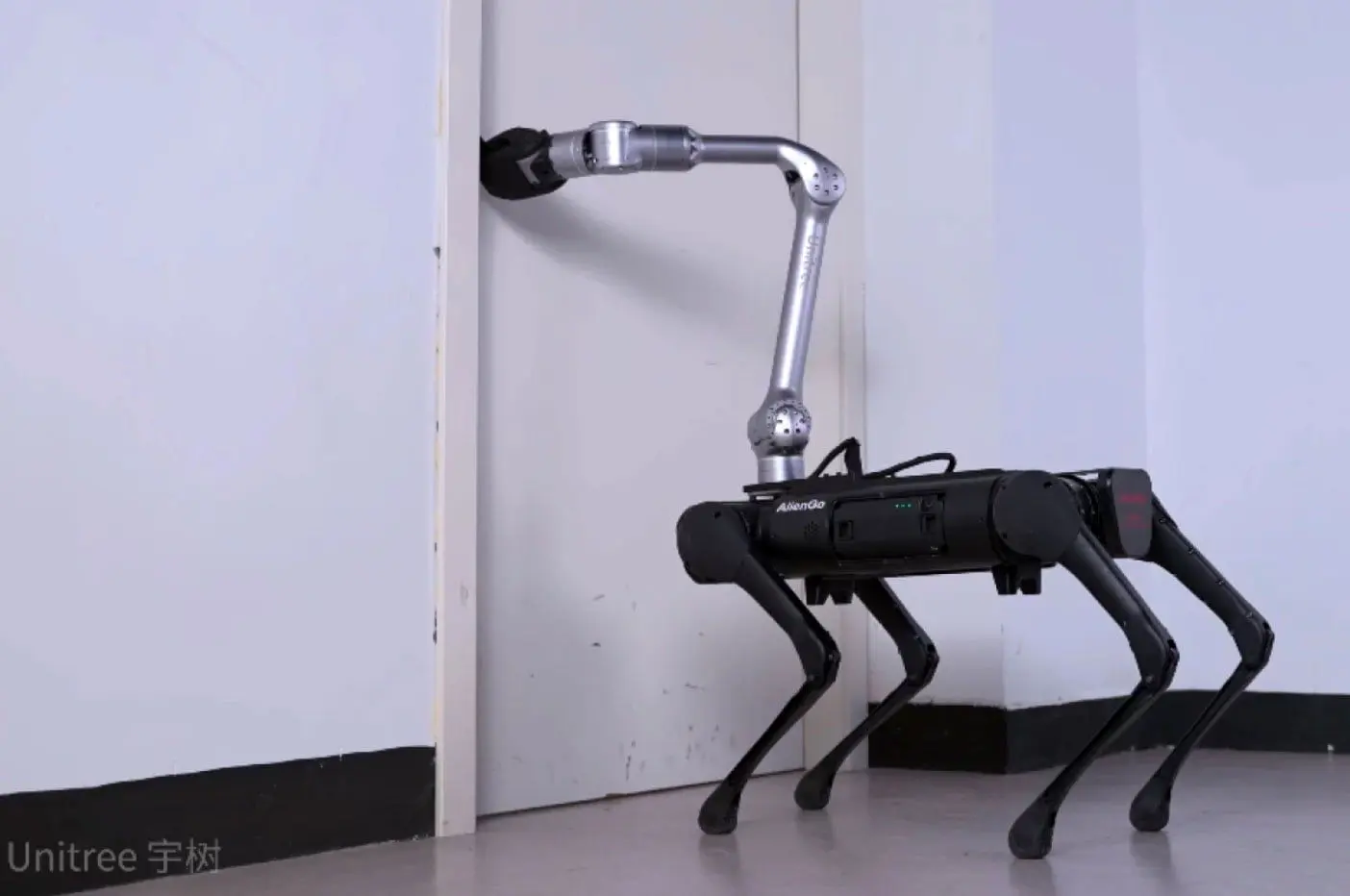 ربات‌ چهارپای دربازکن / ویدئو