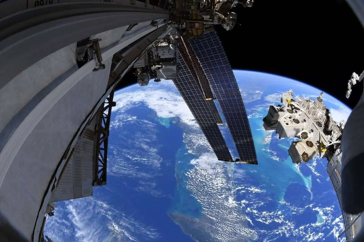تصویری از دریای کارائیب که در پیاده‌روی فضایی ثبت شد + عکس