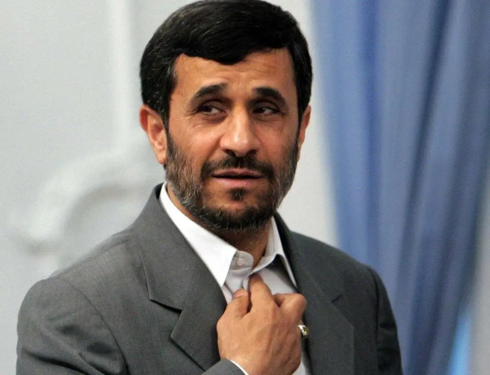 حملات تند پسر ناصر ملک‌مطیعی به احمدی‌نژاد