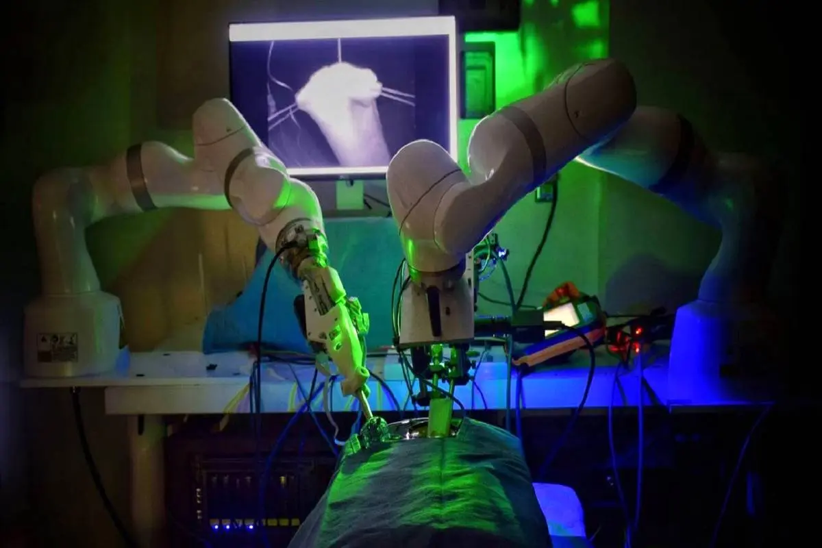 ربات‌ها اولین جراحی پیچیده بدون حضور انسان را به سرانجام رساندند