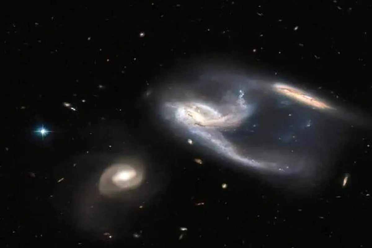 عکس روز ناسا؛ شکار کهکشانی در دل &#8220;سیمرغ&#8221;